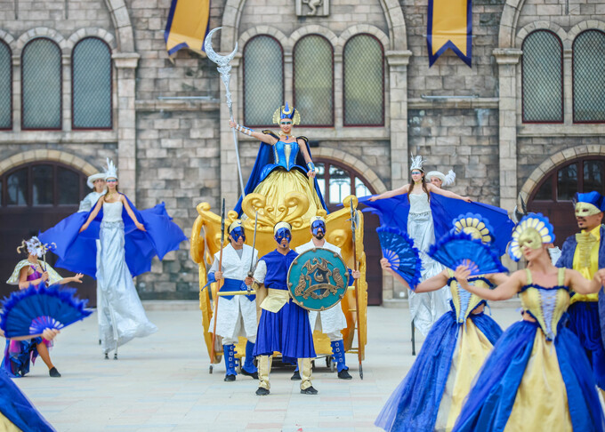 Show diễn “Trận chiến vương ở quốc Mặt trăng” tại Sun World Ba Na Hills