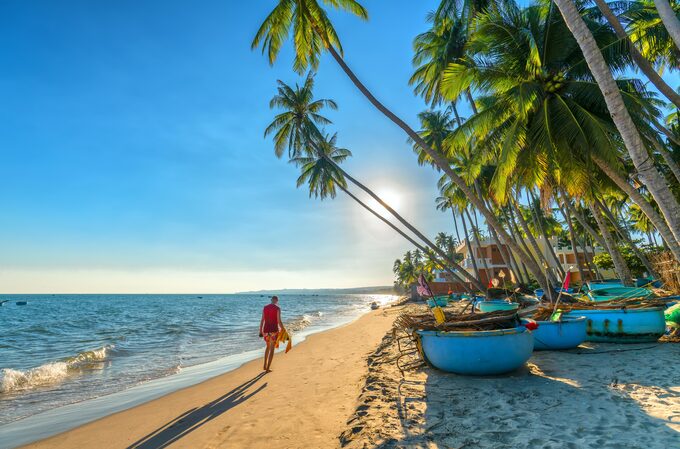 Mũi Né - Phan Thiết một ngày nắng mát với những hàng dừa xào xạc. Ảnh Internet