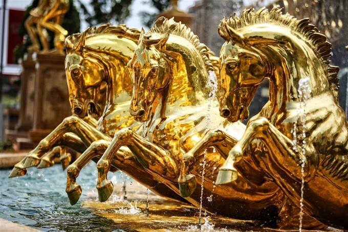 Thác Thần Mặt trời là 'điểm nhấn vàng son' tại Sun World Ba Na Hills. Ảnh Sun Group