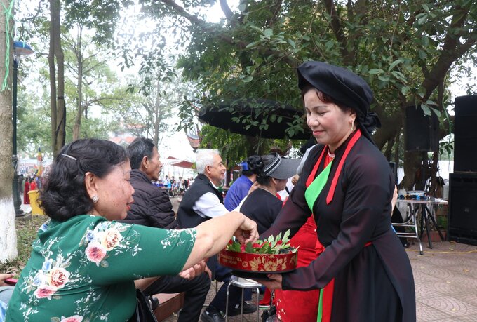 mời trầu là một trong những nét văn hoá không thể thiếu của người Quan họ.