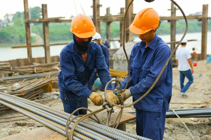 Liên danh Tổng Công ty Cơ khí xây dựng Thăng Long - Công ty Cổ phần Tập đoàn Đầu tư xây dựng HJC trúng thầu với giá 259,912 tỷ đồng, giảm giá 2,5% sau đấu thầu. Cầu Á Lữ thuộc dự án Phát triển các đô thị dọc hành lang tiểu vùng sông MêKông (GMS) lần 2 - Dự án thành phần tỉnh Bắc Giang (các gói thầu bổ sung).
