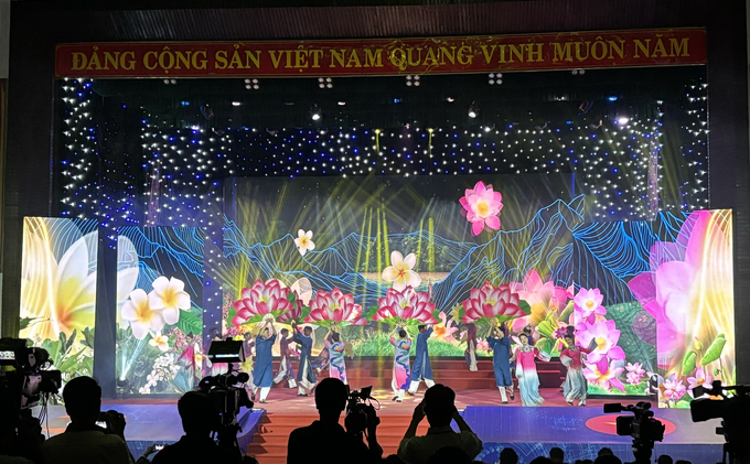 Chương trình văn nghệ chào mừng.