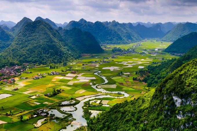 Nhưng nếu muốn tránh những đám đông ở Thái Lan thì có một điểm đến du lịch mới nổi trong khu vực đã chín muồi để khám phá đó chính là Việt Nam