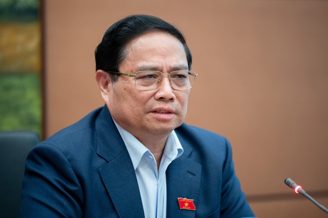 Thủ tướng cho biết tinh thần chỉ đạo chung với các dự án cao tốc là hướng tuyến cần thẳng nhất, ngắn nhất có thể và tránh khu dân cư, không bám theo đường cũ