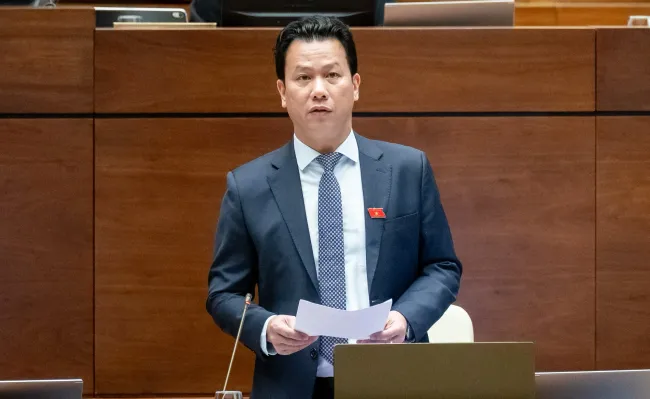 Bộ trưởng Bộ Tài nguyên và Môi trường Đặng Quốc Khánh trả lời chất vấn trước Quốc hội