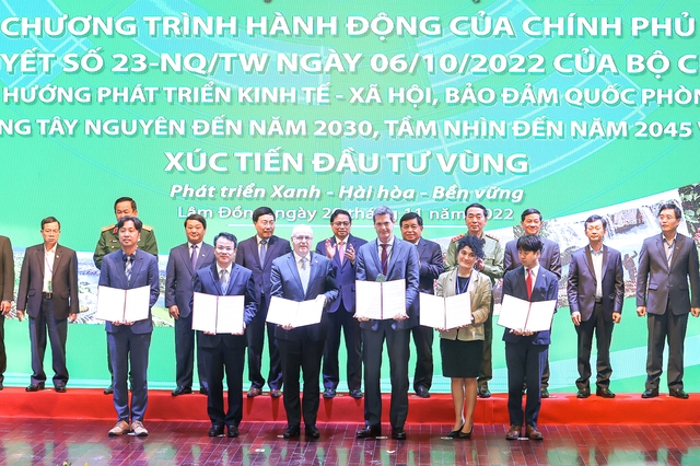 cac-nha-dau-tu-trao-mou-voi-dia-phuong-1668933683541660618312