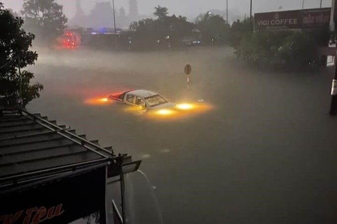 Do ảnh hưởng của bão số 5 gây mưa lớn trong tháng 10 khiến nhiều khu vực trên địa bàn thành phố Đà Nẵng đã ngập sâu.