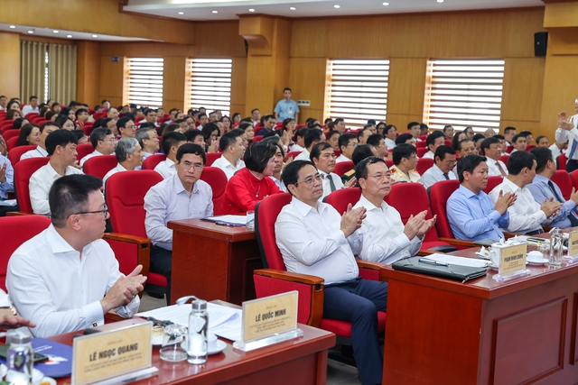 Thủ tướng Phạm Minh Chính và các đại biểu tham dự buổi làm việc với Hội Nhà báo Việt Nam