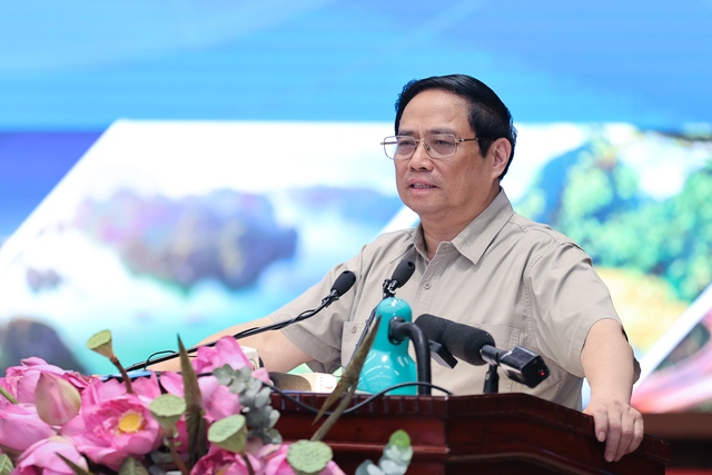 Thủ tướng Phạm Minh Chính nhấn mạnh, Đảng, Nhà nước, các đồng chí lãnh đạo chủ chốt, đồng chí Tổng Bí thư Nguyễn Phú Trọng đặc biệt quan tâm triển khai đường lối Đại hội XIII của Đảng về 6 vùng kinh tế-xã hội, trong đó có vùng ĐBSH - Ảnh: VGP/Nhật Bắc