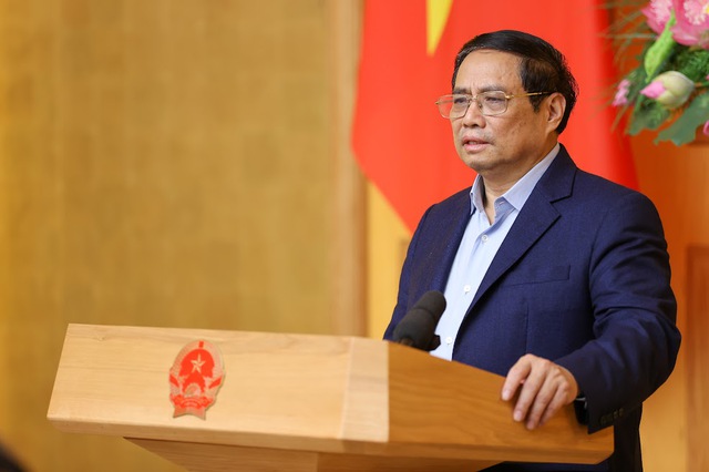 Thủ tướng nhấn mạnh đây là 2 tuyến đường chiến lược, có vai trò, vị trí hết sức quan trọng, tạo động lực, không gian và mở ra sự phát triển mới cho Vùng Đồng bằng sông Hồng, Vùng Đông Nam Bộ và các địa phương có tuyến cao tốc đi qua.