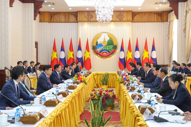 Hai Thủ tướng trao đổi về các kinh nghiệm trong chỉ đạo, điều hành các vấn đề kinh tế-xã hội; đề xuất, thống nhất định hướng trong các lĩnh vực hợp tác mới