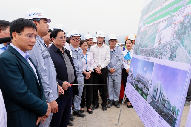 Thủ tướng đề nghị các cơ quan, đơn vị phối hợp chặt chẽ, thực hiện dự án bảo đảm chất lượng, tiến độ, an toàn, vệ sinh môi trường...