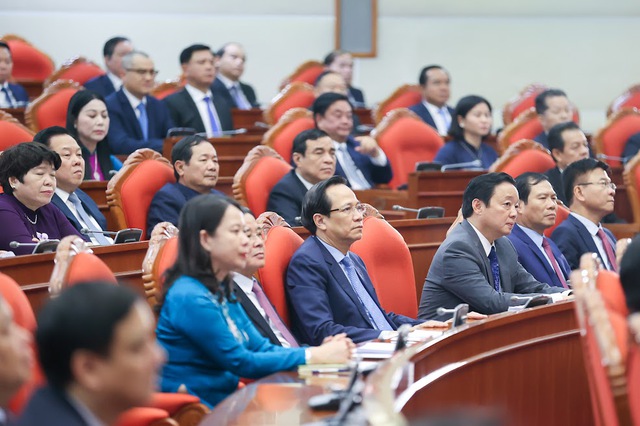 Các đồng chí Trung ương dự Hội nghị