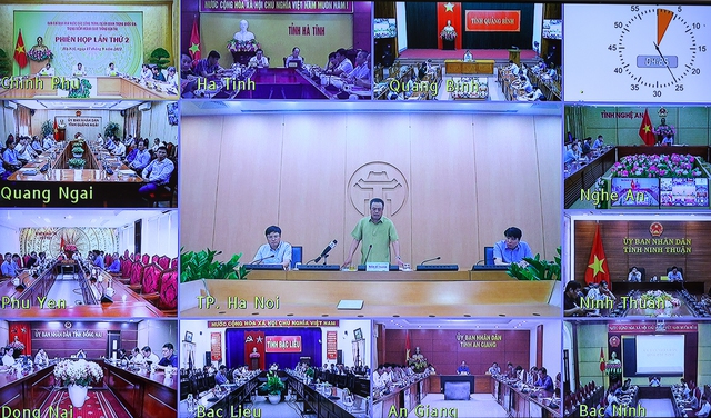 Hội nghị được thực hiện theo hình thức trực tiếp kết hợp trực tuyến giữa đầu cầu Trụ sở Chính phủ với 33 tỉnh, thành phố trực thuộc Trung ương đang có các dự án giao thông quan trọng, dự án giao thông trọng điểm