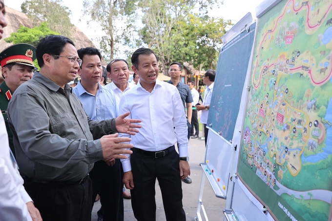 Thủ tướng Chính phủ Phạm Minh Chính khảo sát Công viên chăm sóc và bảo tồn động vật bán hoang dã Vinpearl Safari Phú Quốc - Ảnh: VGP/Nhật Bắc