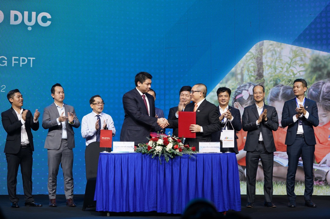 Ngày 15/12, Hệ thống Trường Phổ thông FPT (Fschools) và Tập đoàn Liên Thái Bình Dương (IPPG) ký kết thỏa thuận hợp tác trong lĩnh vực giáo dục vào đào tạo AI và Robotics