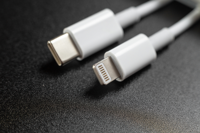 Người sử dụng lâu năm thường không mua dây sạc iPhone chính hãng vì các phụ kiện bên thứ ba thường bền và có hiệu năng tốt hơn  