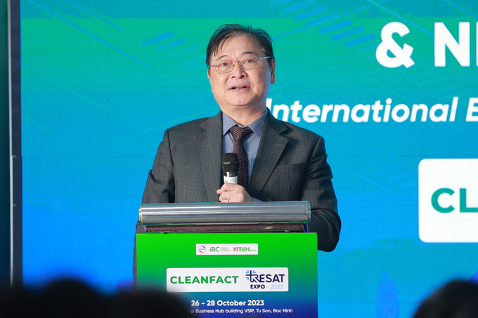 GS.TS. Phan Xuân Dũng - Nguyên ủy viên trung ương đảng, nguyên chủ nhiệm ủy ban khoa học công nghệ & Môi trường Quốc hội, Chủ tịch Liên hiệp các hội khoa học và kỹ thuật Việt Nam phát biểu tại sự kiện