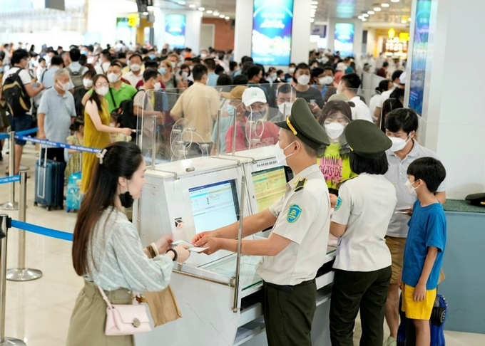 anh 2 kem tin noi bai