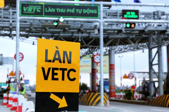 Sau hơn 3 tuần thực hiện thu phí không dừng trên 10 tuyến cao tốc, Tổng cục Đường bộ ghi nhận có hai nhóm lỗi phát sinh tại trạm thu phí