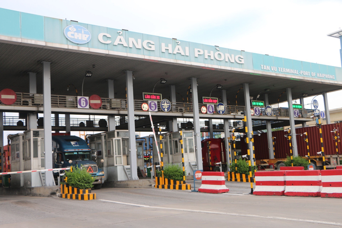 Smart Gate đã chấm dứt cảnh xếp hàng chờ đợi làm thủ tục ở cổng cảng. Ảnh Đức Mạnh