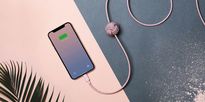 Các dòng dây cáp và củ sạc iPhone chính hãng thường có giá thành cao hơn nhiều so với các bên khác