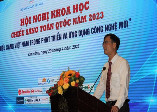 Ông Lê Văn Tuấn, Phó giám đốc Sở Xây dựng Đà Nẵng phát biểu tại hội nghị khoa học chiếu sáng toàn quốc năm 2023.