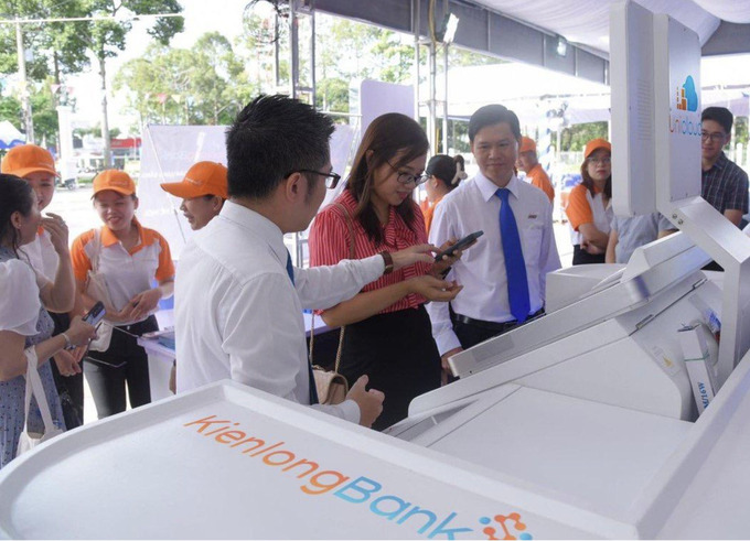 Giới thiệu máy STM của KienlongBank và Unicloud với dân cư tại Đồng Tháp