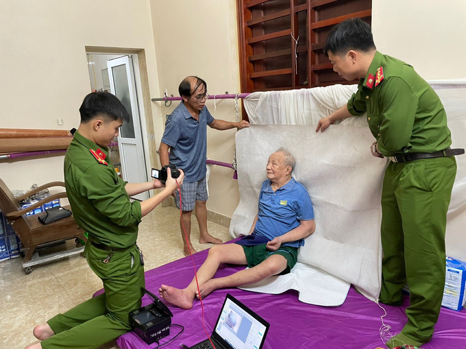 Cán bộ chiến sỹ công an Hà Tĩnh với phương châm “đi từng ngõ, gõ từng nhà, làm hết việc chứ không hết giờ’