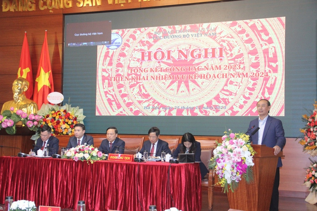 Thứ trưởng Bộ GTVT Lê Đình Thọ chỉ đạo Hội nghị sáng 25/12