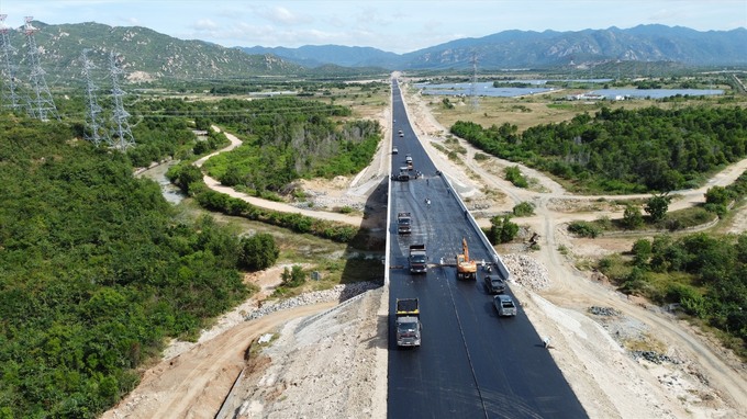 Dự án thành phần cao tốc Bắc - Nam, đoạn Vĩnh Hảo - Phan Thiết dài 100,8 km đi qua tỉnh Bình Thuận với 4 gói thầu. Điểm đầu tại km134 thuộc xã Vĩnh Hảo, huyện Tuy Phong, điểm cuối là km235 qua xã Hàm Kiệm, huyện Hàm Thuận Nam và trùng điểm đầu đoạn Phan Thiết - Dầu Giây