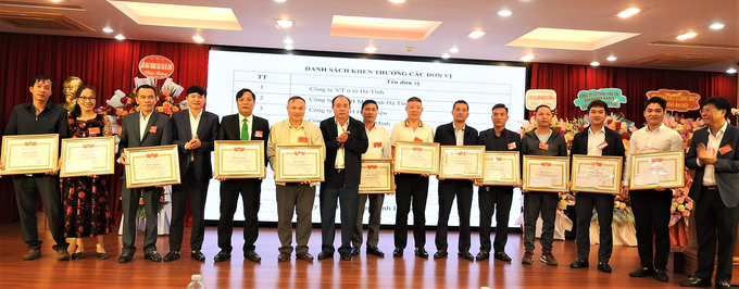 Các đơn vị, doanh nghiệp tiêu biểu được Hiệp hội Vận tải ô tô Hà Tĩnh khen thưởng