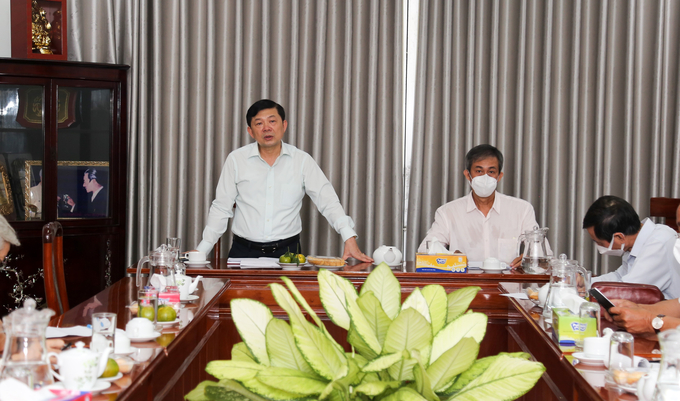 Ông Nguyễn Hữu Dũng - phó chủ tịch Ủy ban Trung ương MTTQ Việt Nam - chủ trì hội nghị - Ảnh Tuổi Trẻ