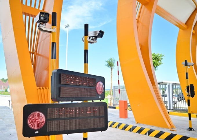 Dự kiến, mức thu phí áp dụng cho ô tô (trừ xe ô tô của lực lượng quốc phòng, công an) chia làm 8 nhóm theo tải trọng và ghế ngồi của xe