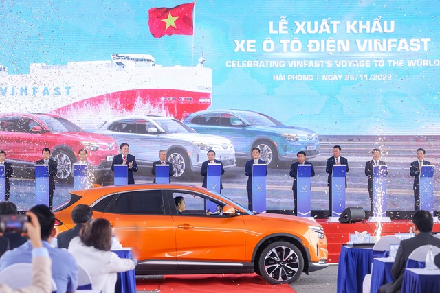 Nghi thức bấm nút phát lệnh xuất khẩu xe ô tô điện VinFast - Ảnh: VGP/Nhật Bắc