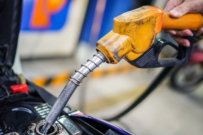 Mặt hàng xăng trong nước đã có phiên giảm giá thứ hai liên tiếp sau khi áp sát mức 25.000 đồng/lít.