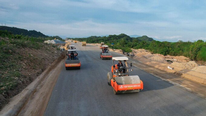 Bộ GTVT yêu cầu tăng cường công tác đảm bảo ATGT, an toàn lao động và vệ sinh môi trường trong thi công xây dựng kết cấu hạ tầng giao thông.