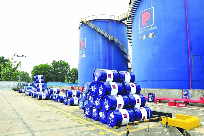 Điều chỉnh giảm mức thuế suất thuế nhập khẩu đối với mặt hàng xăng động cơ, không pha chì từ 20% xuống 10%.