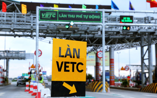 Bộ GTVT đang xin ý kiến về phương án thí điểm thu phí sử dụng các tuyến đường bộ cao tốc do nhà nước đầu tư trước khi trình Chính phủ.