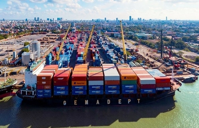 Phát triển cụm liên kết ngành với các ngành ưu tiên theo Chiến lược phát triển bền vững kinh tế biển Việt Nam có lợi thế phát triển tại vùng biển và ven biển nhất là các ngành sản phẩm, dịch vụ kinh tế biển có chuỗi giá trị gia tăng lớn, ứng dụng công nghệ cao