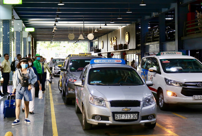 Xử lý nghiêm taxi ép giá khách, gian lận cước tại sân bay