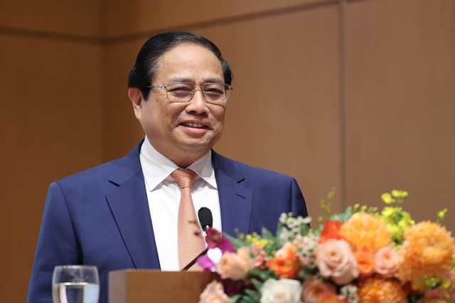 Thủ tướng Phạm Minh Chính nhấn mạnh tinh thần lợi ích hài hòa, rủi ro chia sẻ, lá lành đùm lá rách, lá rách đùm lá rách hơn, cùng làm, cùng thắng, cùng hưởng, đưa đất nước phát triển, đi lên, thực hiện thắng lợi Nghị quyết Đại hội XIII của Đảng. Ảnh VGP/Nhật Bắc