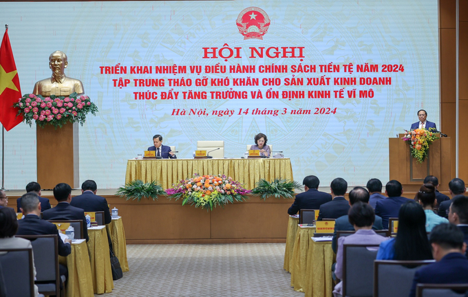 Phát biểu khai mạc hội nghị, Thủ tướng Phạm Minh Chính đề nghị các đại biểu thảo luận làm rõ vì sao doanh nghiệp kêu thiếu vốn, nút thắt ở đâu, nguyên nhân gì để đề xuất, kiến nghị các giải pháp thiết thực, hiệu quả?. Ảnh VGP/Nhật Bắc