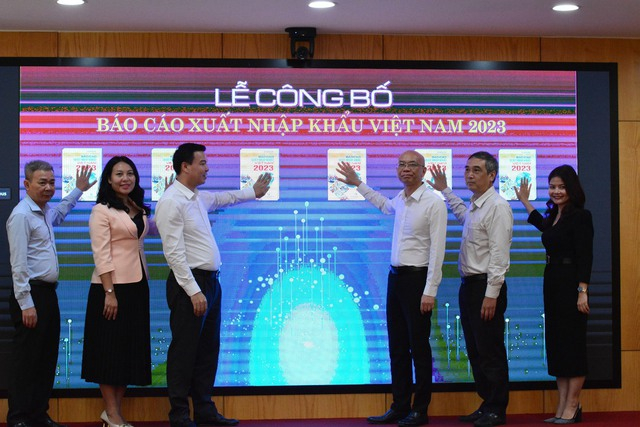 Bộ Công Thương công bố Báo cáo Xuất nhập khẩu Việt Nam năm 2023