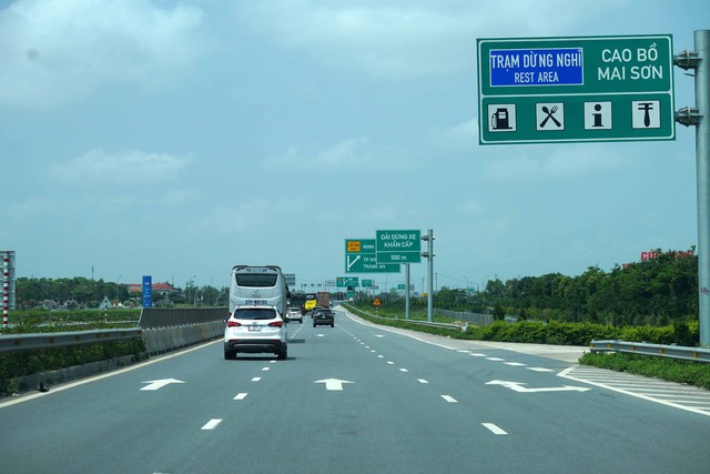 Cao Bồ - Mai Sơn là cao tốc hiếm hoi trong số các cao tốc Bắc - Nam phía Đông đi vào hoạt động gần đây có trạm dừng nghỉ