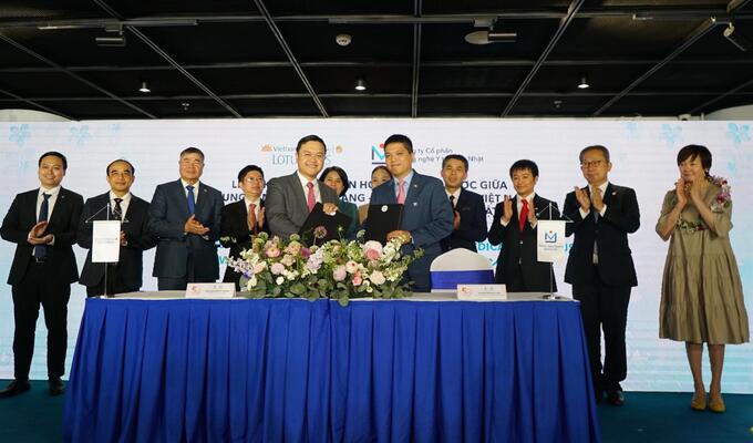 Vietnam Airlines ký kết hợp tác với Trung tâm y khoa T-Matsuoka. Ảnh: Vietnam Airlines