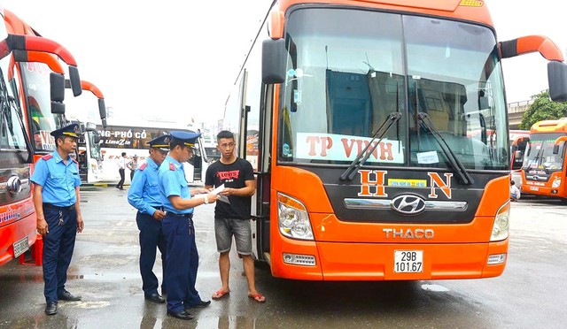 Nhiều sở còn tình trạng đơn vị kinh doanh vận tải không nộp giấy phép bị thu hồi và phù hiệu, biển hiệu kèm theo nhưng chưa có biện pháp quyết liệt thu hồi
