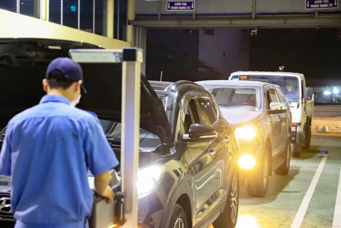 Việc điều chỉnh chu kỳ kiểm định được xác định dựa trên các nghiên cứu khoa học, kinh nghiệm của các tổ chức đăng kiểm quốc tế, đánh giá quá trình khai thác và một số yếu tố cơ bản về tuổi của xe, tần suất sử dụng, môi trường hoạt động…