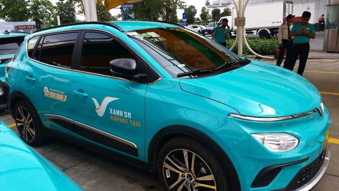Kể từ ngày 29/04/2023, Taxi Xanh SM sẽ chính thức có mặt tại sảnh đón khách nội địa của Sân bay Nội Bài, bắt đầu vận hành dịch vụ taxi sân bay tại Hà Nội