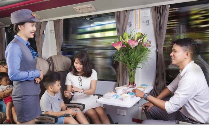 Miễn vé đối với trẻ em dưới 6 tuổi đi cùng với người lớn